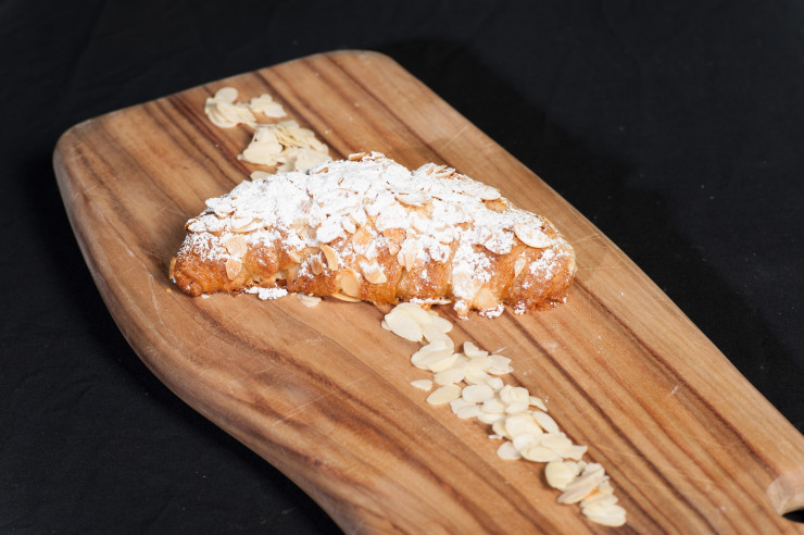 Croissant <br>Almond
